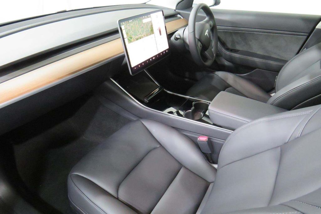 Tesla Model 3 2019/0 - Global Int Ltd