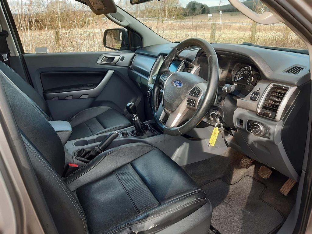 Ford ranger салон