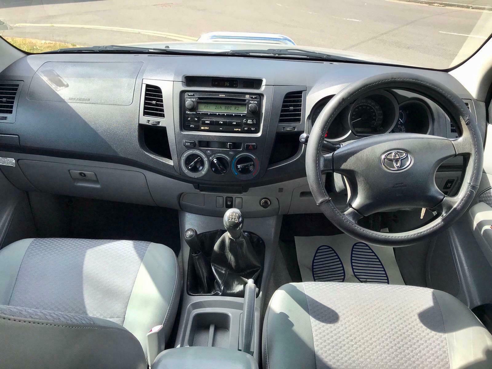 Toyota Hilux 2006/0 - Global Int Ltd