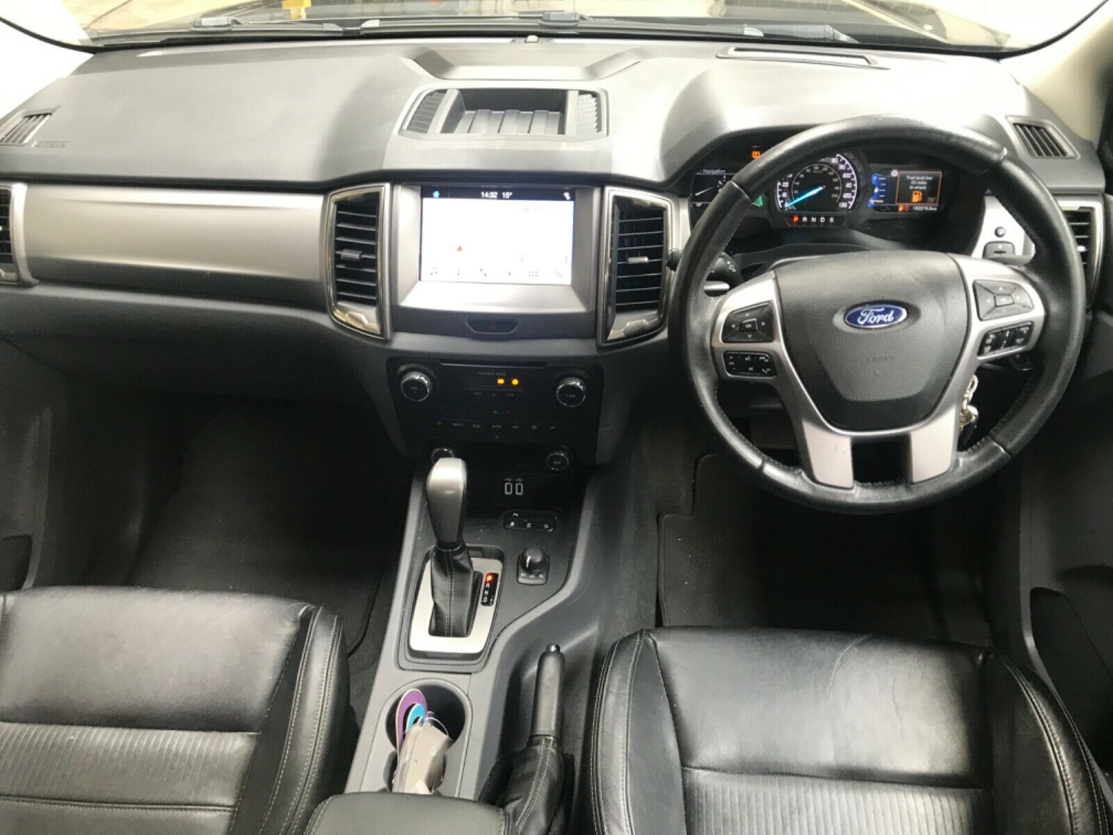 Ford ranger салон