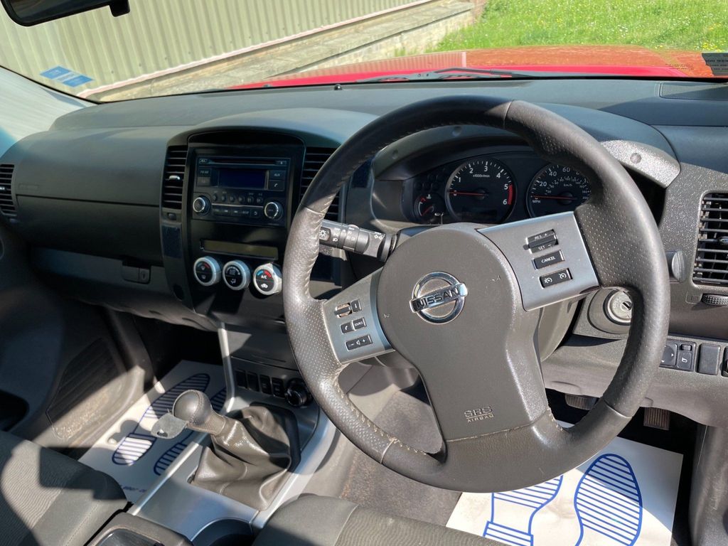 Nissan Navara 2013/0 - Global Int Ltd