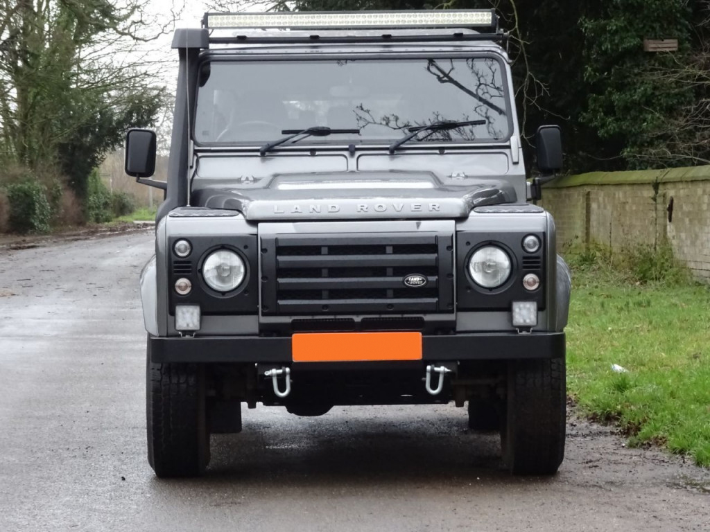 Land rover defender 2009