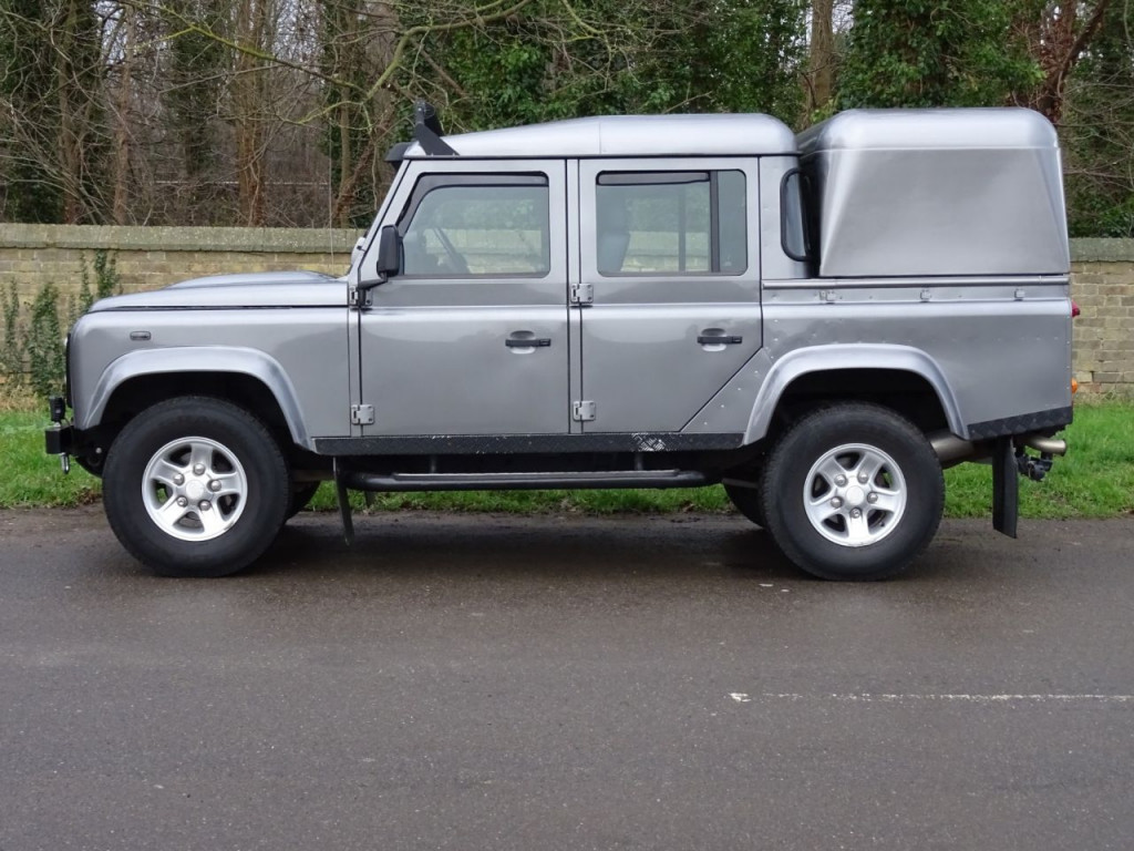 Land rover defender 2009