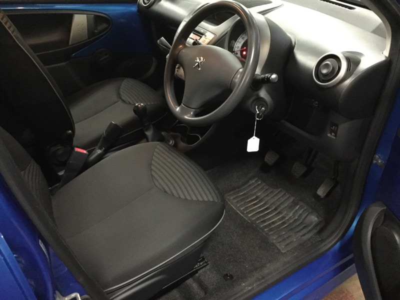 Peugeot 107 салон