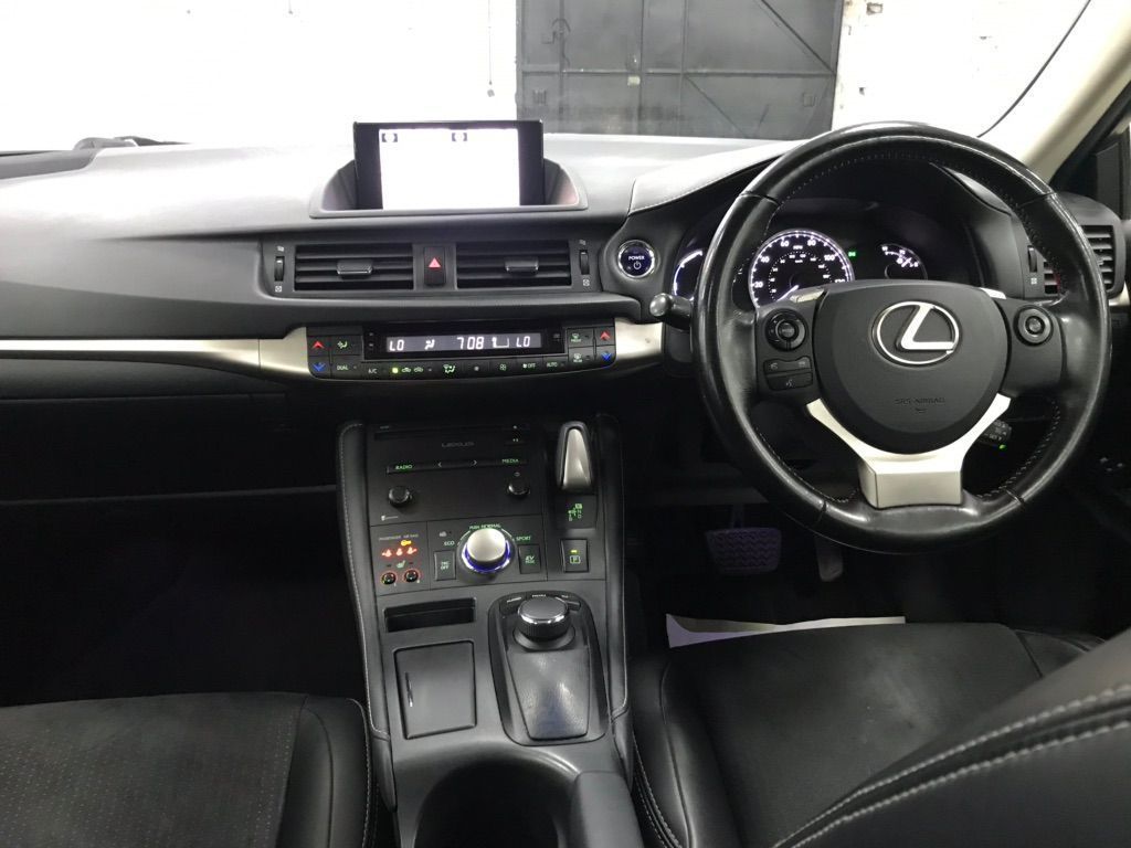 Lexus ct200h салон
